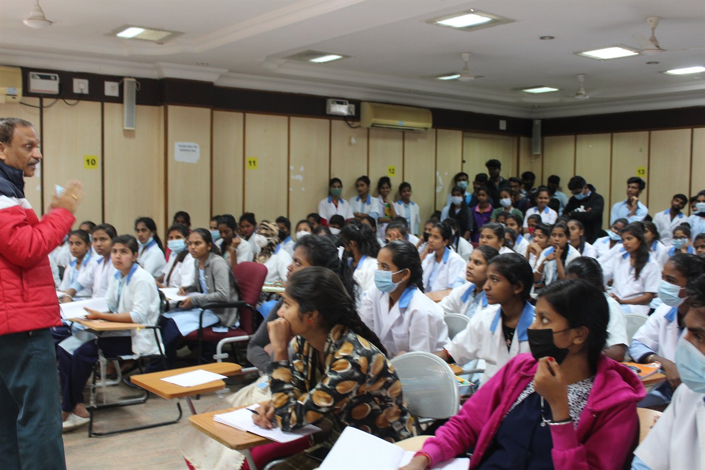 Edwin Sundaram conducting leprosy training for public health staff